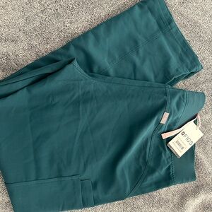 Figs Kade Cargo Caribbean Blue scrub pants. Women’s size large